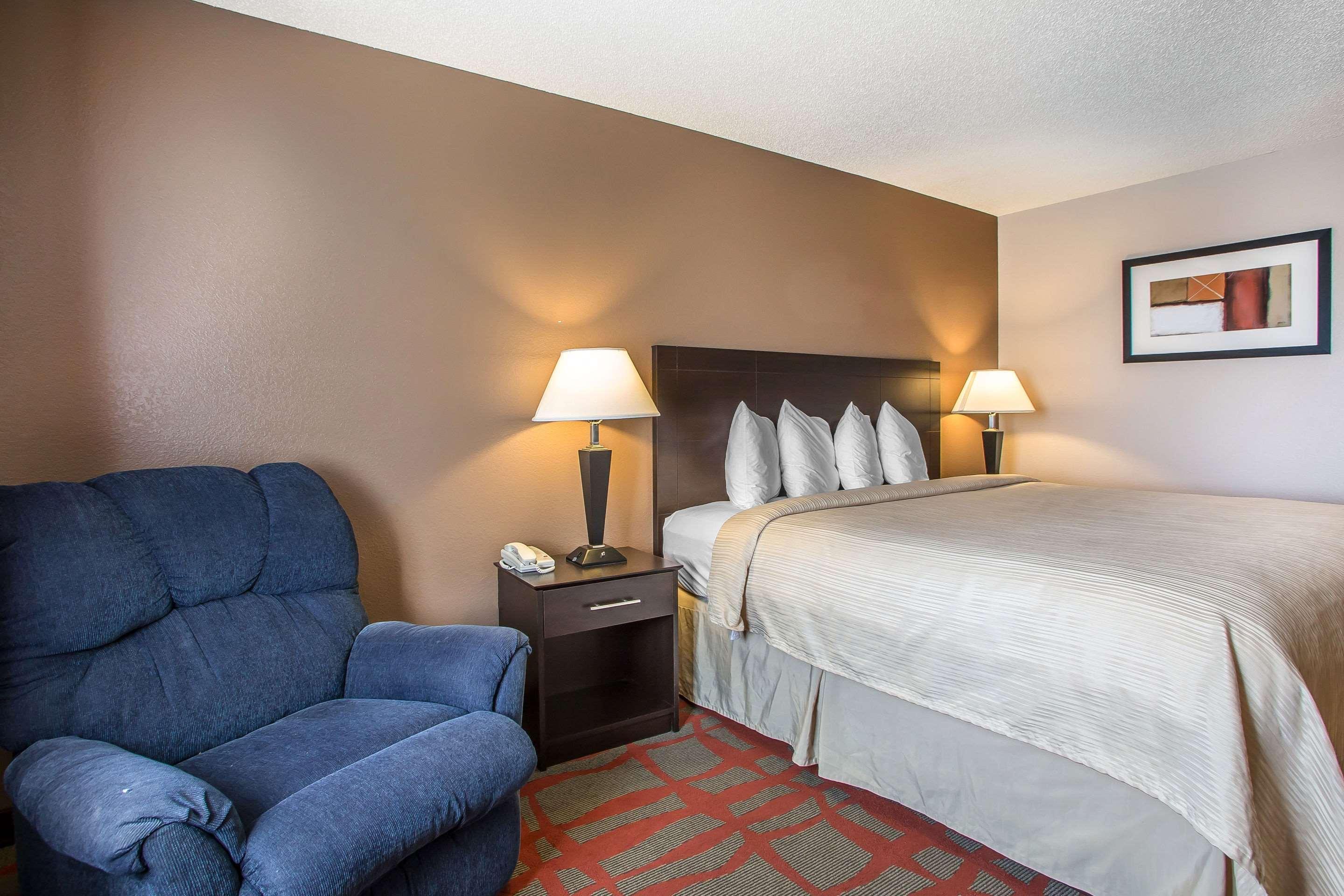 Quality Inn&Suites West Bend Exterior foto
