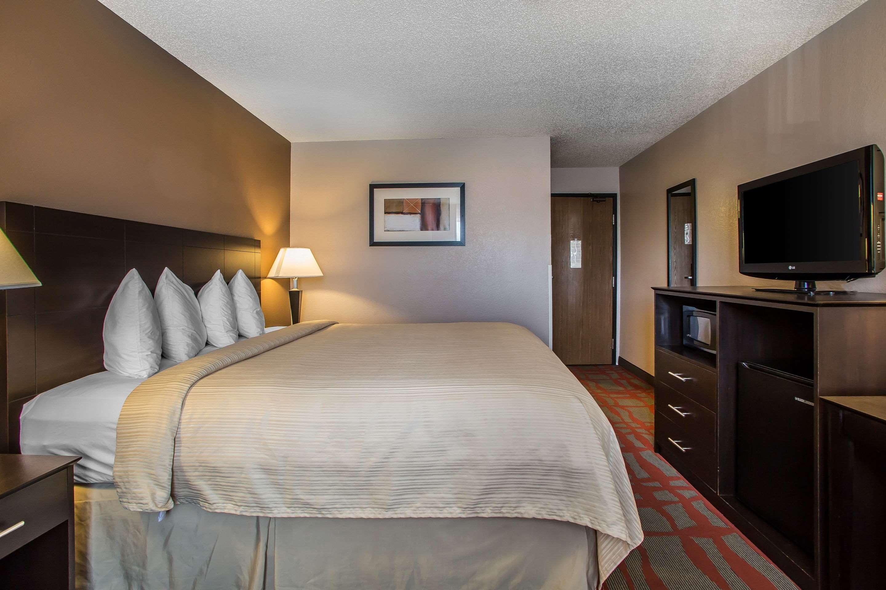Quality Inn&Suites West Bend Exterior foto