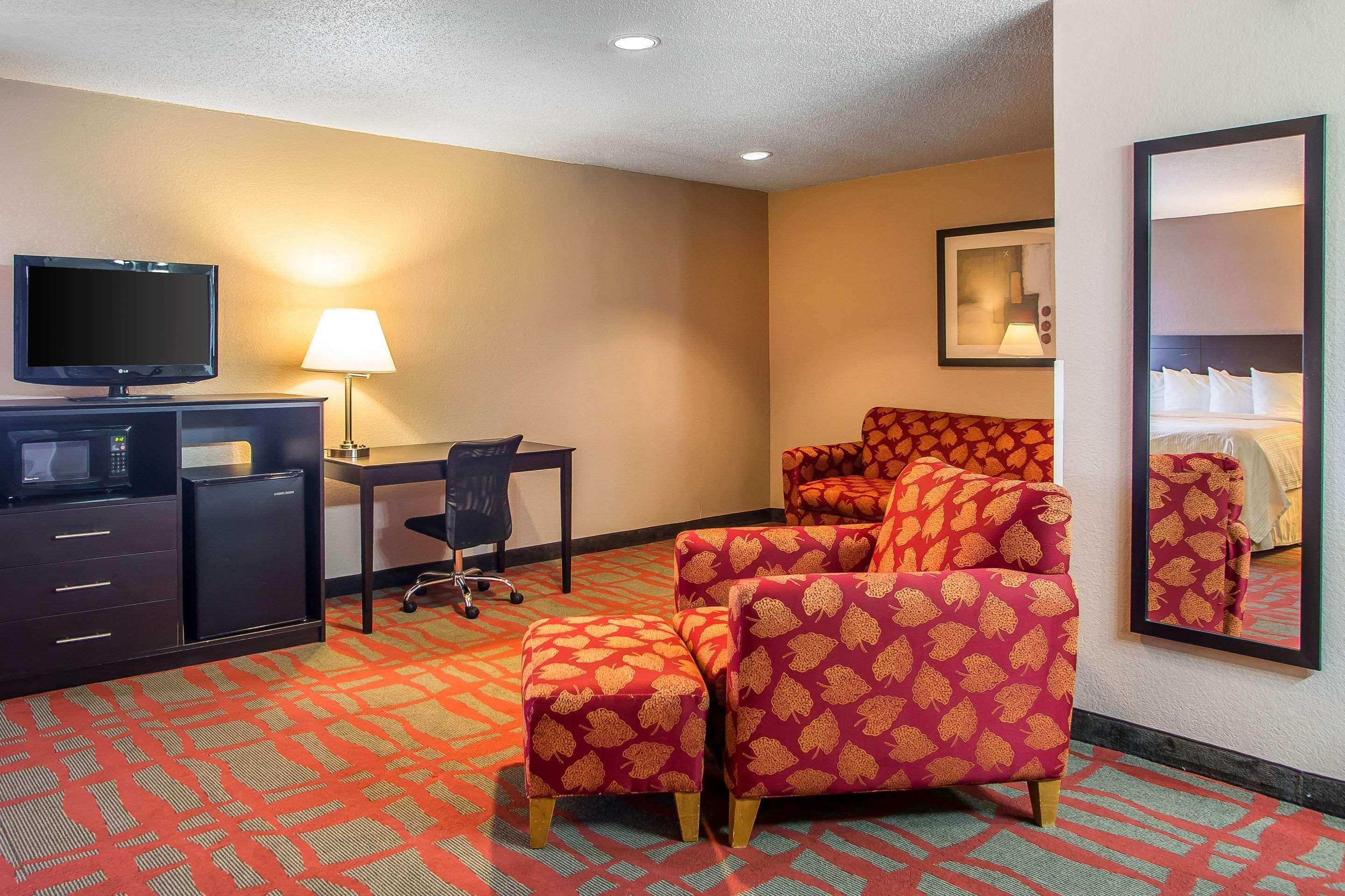 Quality Inn&Suites West Bend Exterior foto