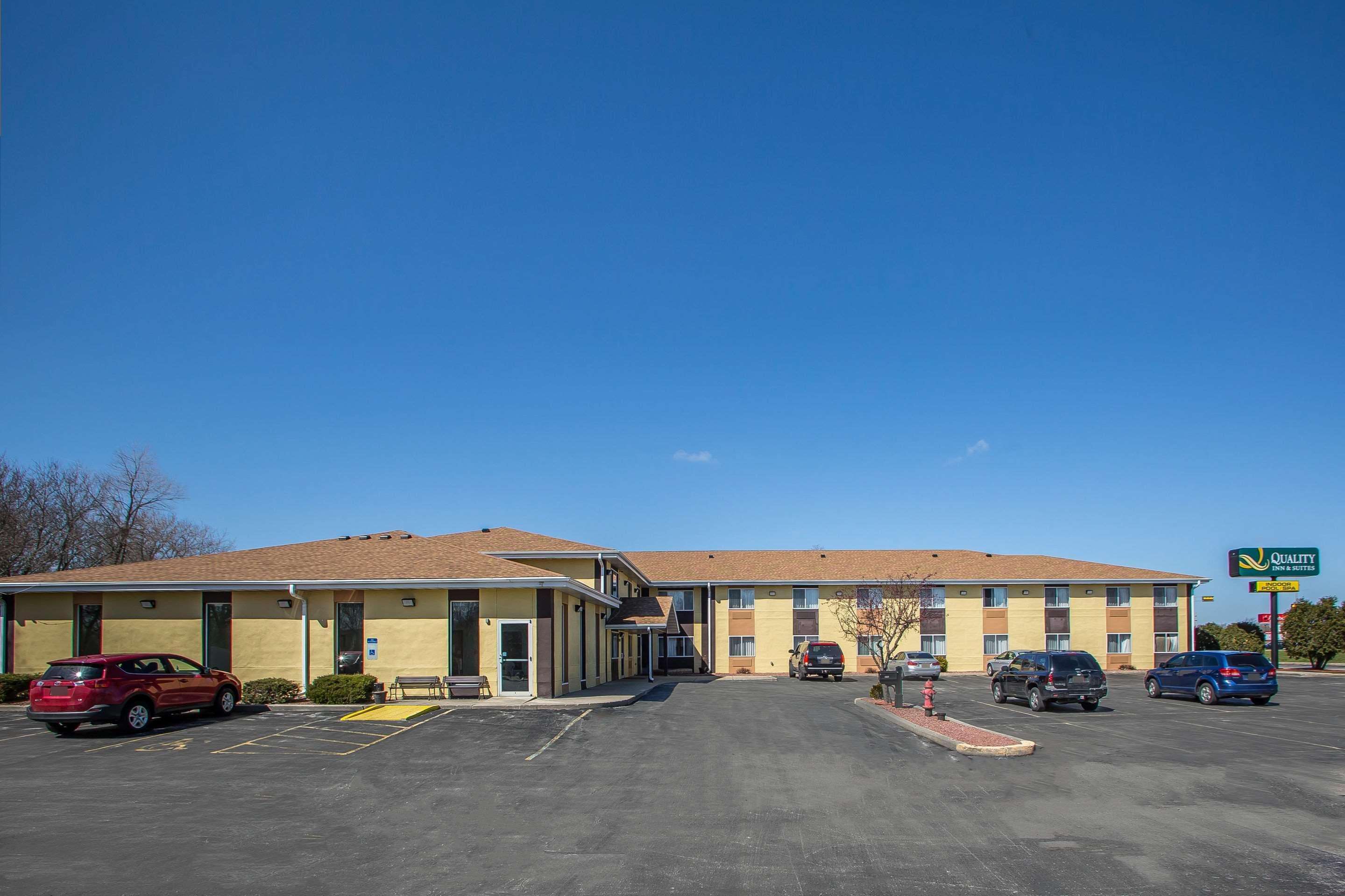 Quality Inn&Suites West Bend Exterior foto