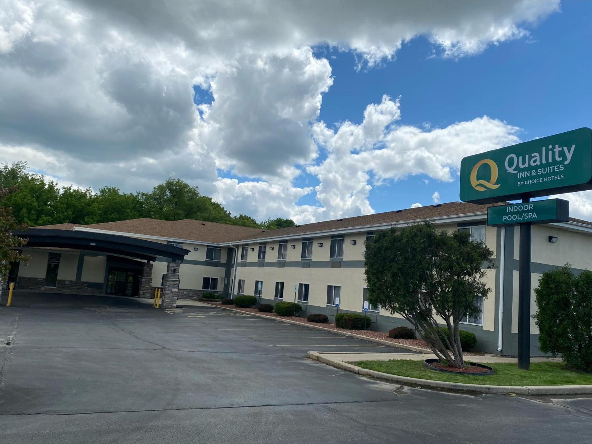 Quality Inn&Suites West Bend Exterior foto