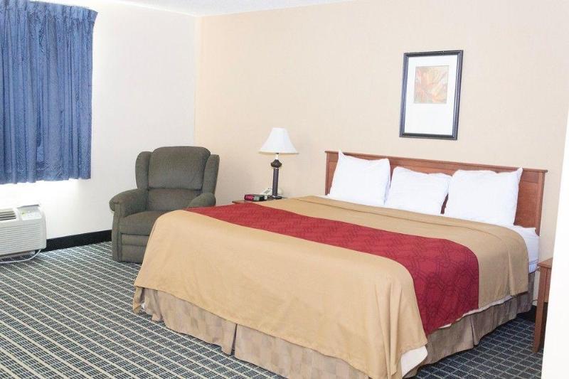Quality Inn&Suites West Bend Exterior foto